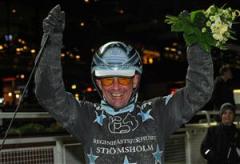 &Aring;ke Lindblom var p&aring; str&aring;lande hum&ouml;r efter segern med Cayenne K&auml;bb. Foto: Lars Jakobsson