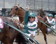 Jaded vinner Kriteriet 2005 med bästa kompisen och stallkamraten som trea, är det ditt bästa Travkompaniminne? Foto; ALN