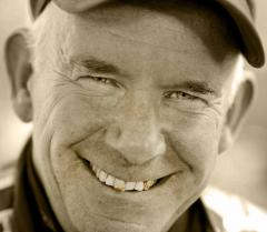 Mannen med guldtanden, Åke Lindblom, 59, är optimist inför sitt första travderby.    Foto av THOMAS BLOMQVIST