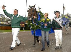 Förra söndagen, marscherade Stefan, Maharajah, Malin och Örjan upploppet ner efter Kriteriesegern. Foto: ALN