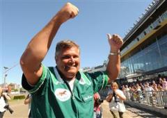 En glad Stefan Hultman efter Jadeds f&ouml;rs&ouml;ksseger. Foto: Lars Jakobsson