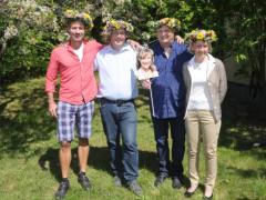 Travets sommarpratare är från vänster Micke Nybrink, Lars I Nilsson, Jori Turja, Marjaana Alaviuhkola. Infälld i mitten: Ida Olsson.Foto av Kanal 75