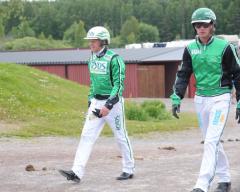 Åke Svanstedt med sonen Anders under en tävlingsdag i Åmål i somras. Foto av CLAES KÄRRSTRAND