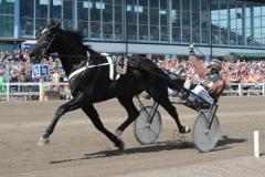 Shaq Is Back imponerade när han vann Kalmarsundspokalen i fjol på 1.10,5. Nu matchar Daniel Redén sin stjärna mot Elitloppet - på sitt eget sätt.                    	            	        	                   		                             Foto av CLAES KÄRRSTRAND