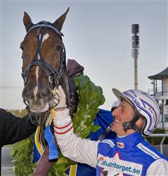 commander-crowe_xc9d1289_081025_183936