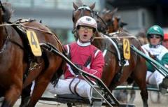 Lutfi Kolgjini skriker ut sin gl&auml;dje n&auml;r han vinner kriteriet med Raja Mirchi. Foto: Lars Jakobsson.