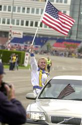bil_usa_flagga_invigning_elitloppet_tb_080509_123612