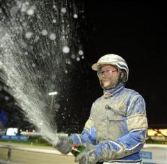 erik-sprutar-champagne-lj_081001_22618