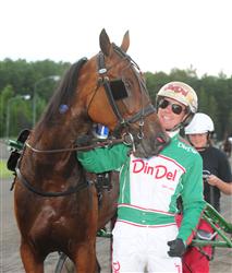 Bj&ouml;rn Goop vann V64-1 p&aring; &Aring;m&aring;lstravet med pappa Olles Caesar S&aring;nna.