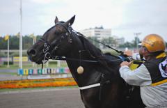 Ivar Sånna segrade på topptiden 1.11,5. Nu väntar derbykval.                    	            	        	                   		                             Foto av JEANNIE KARLSSON