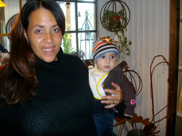 Dotter Angela med morfars guldklimp Hampus! Foto: Flashen